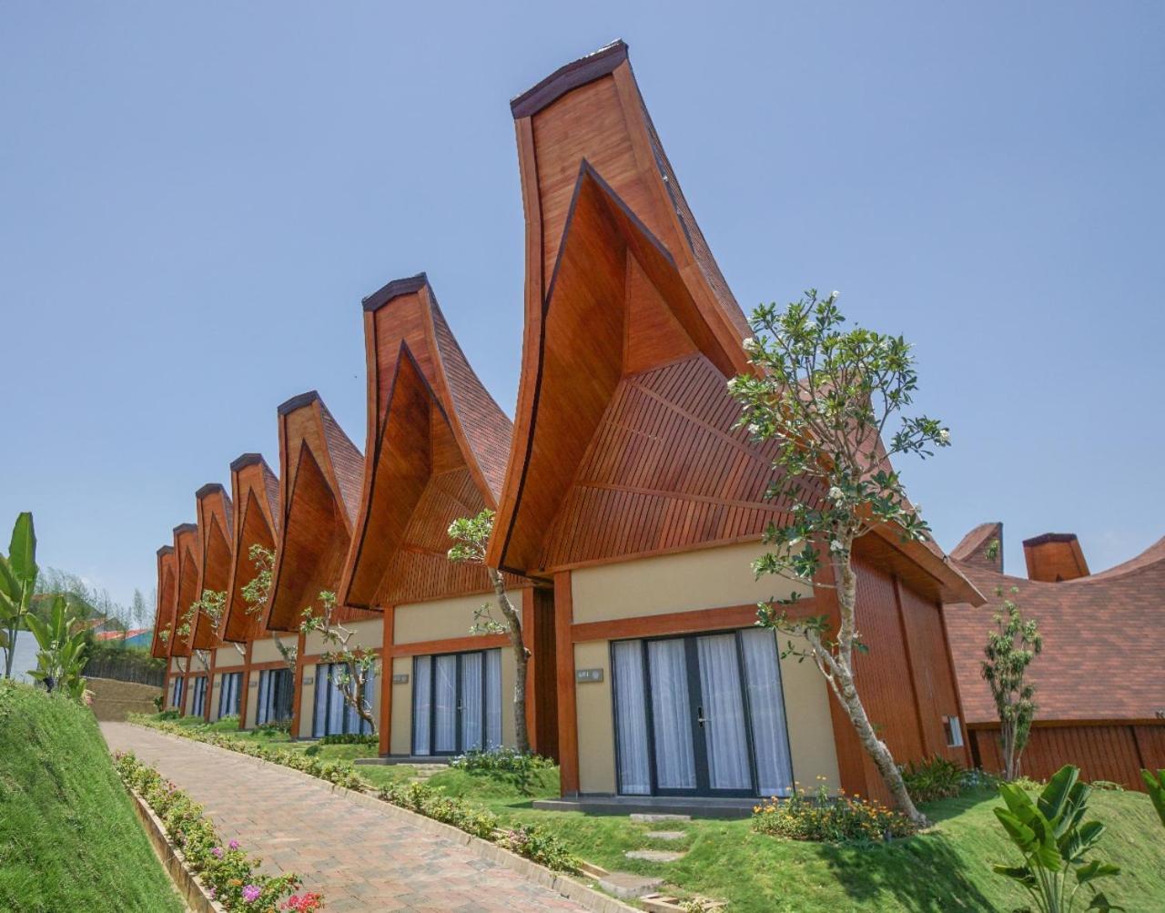 Shanaya Resort Malang Exterior photo
